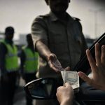 लोणावळ्याजवळ खंडणीसाठी तीन हायवे पोलिस कर्मचारी, तीन ट्रॅफिक वॉर्डनवर गुन्हा दाखल